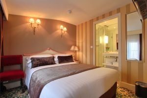 A Hotel for a Business Trip in Paris: Hotel des 2 Continents