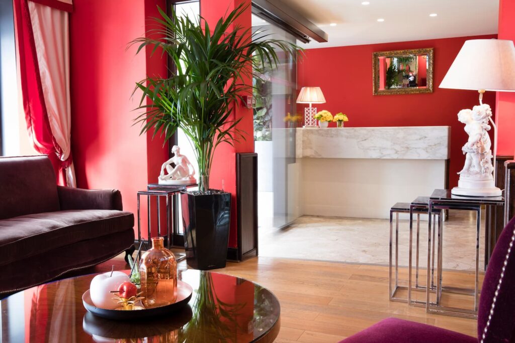 reception desk of the hotel des 2 continents a hotel Paris city center