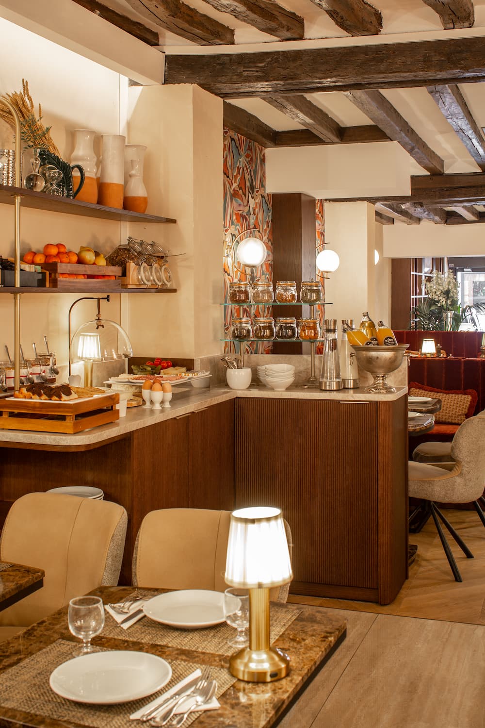 breakfast buffet with table and lamp | hotel Paris city center | hotel des 2 Continents