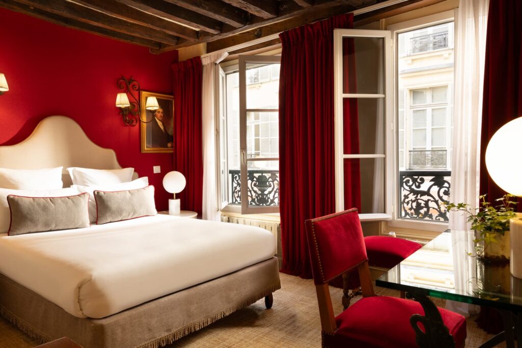 hotel paris city center | classic room with open windows | hotel des 2 continents