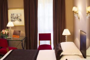 chambre triple dans un hôtel à Paris