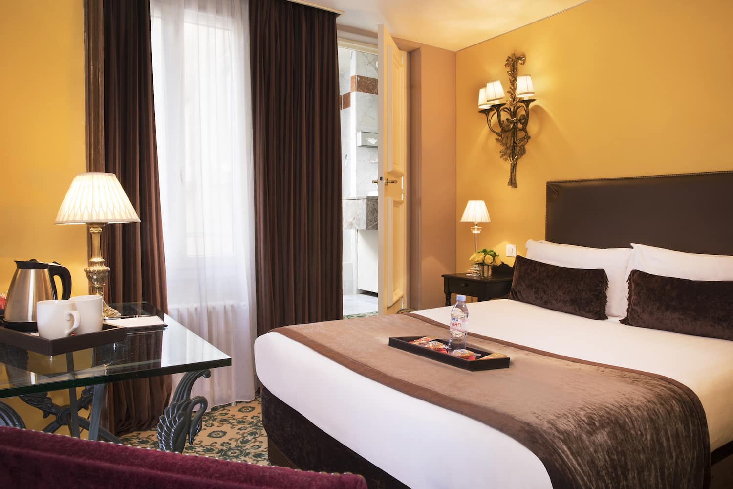 Saint Germain des Pres Hotel cosy double room